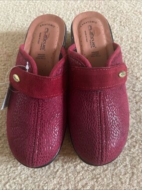Flexus Red Suede/Leather Slip-On Clogs sz 7.5 NWT